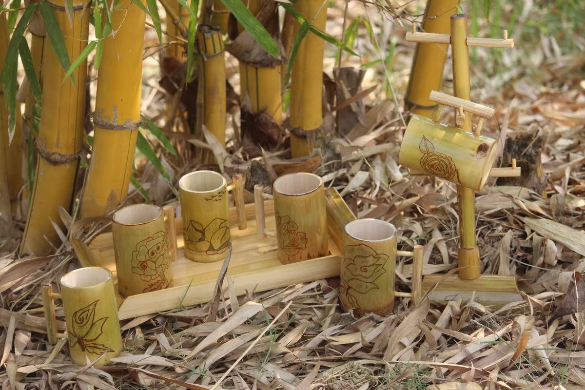 Bánh quy hoa và cốc tre