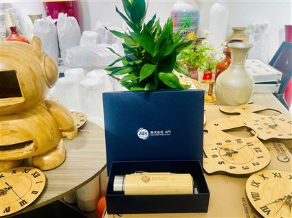 Bình tre khắc logo in logo 